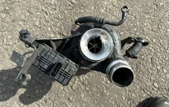 BMW 3 F30 F35 F31 Turbo 8519475