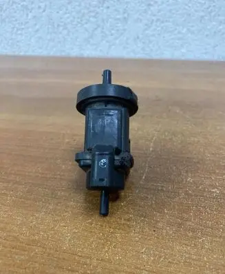 Mercedes-Benz C W203 Engine mount vacuum valve A0005450427 E302