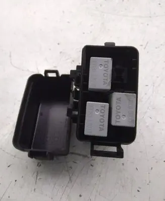 Toyota Avensis T270 Fuse module