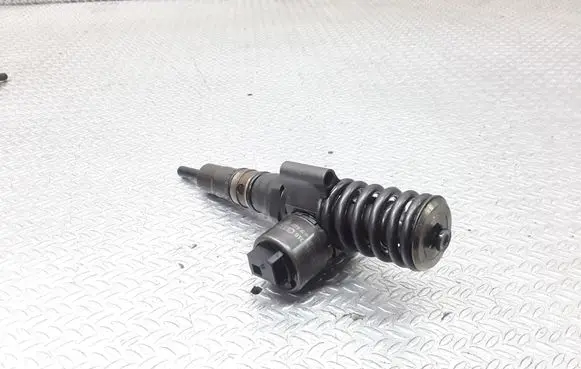 Volkswagen Golf V Fuel injector 03G130073G