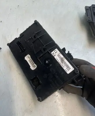 Renault Clio II Relay mounting block 8200065817A