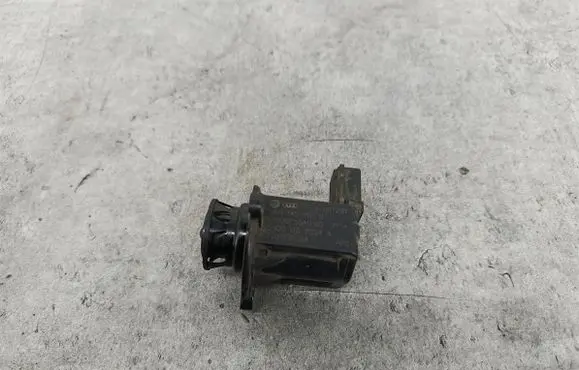 Volkswagen PASSAT B6 Turbo solenoid valve 06H145710D