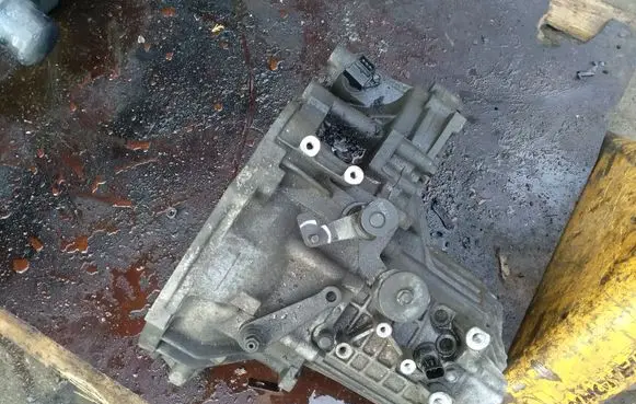 KIA Cerato Manual 5 speed gearbox J61873