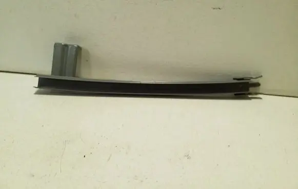 Nissan X-Trail T32 Front door windshield rail 