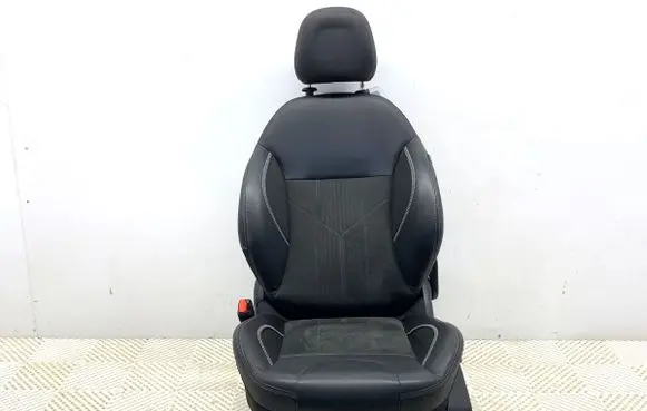 Peugeot 2008 I Front driver seat 