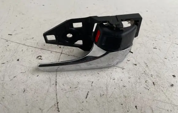 Toyota RAV 4 (XA40) Front door interior handle