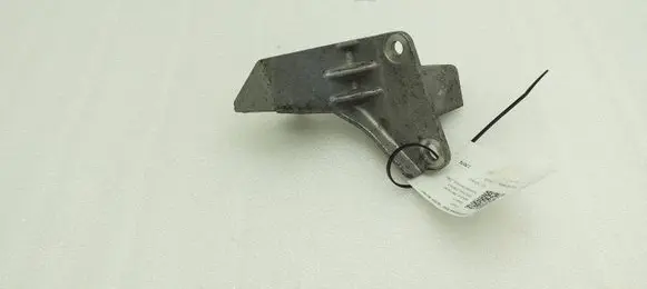 Nissan Pulsar Gear shift cable bracket 