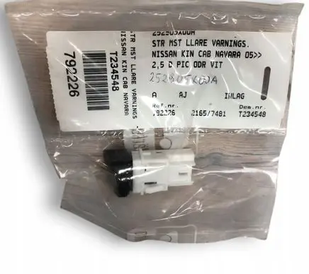 Nissan Navara D40 Hazard light switch 252905X00A