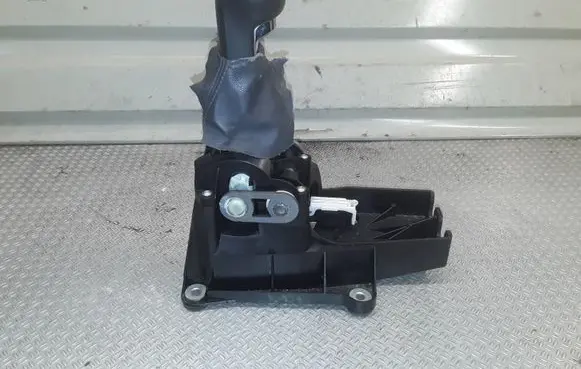Opel Astra H Gear shifter/selector 090280101
