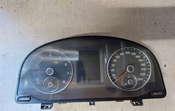 Volkswagen Caddy Speedometer (instrument cluster) 2K5920876E