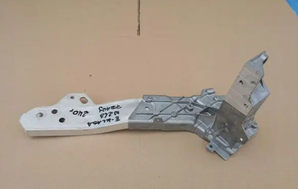 Mercedes-Benz E W213 Top upper radiator support slam panel