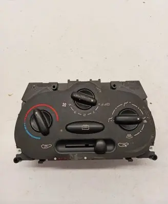 Peugeot 206 Climate control unit 1068901 BFC689 BFC68D