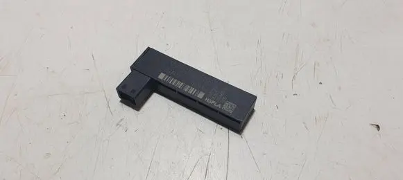 Volvo XC40 Keyless system antenna 28377815 032AA25781 20347