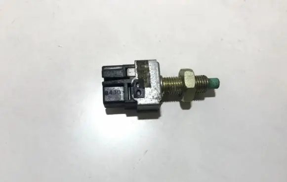 Mazda 323 Brake pedal sensor switch uh71