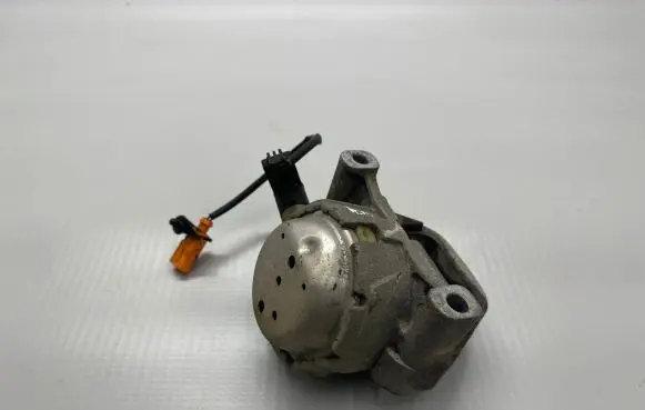 Audi A6 C7 Engine mount bracket