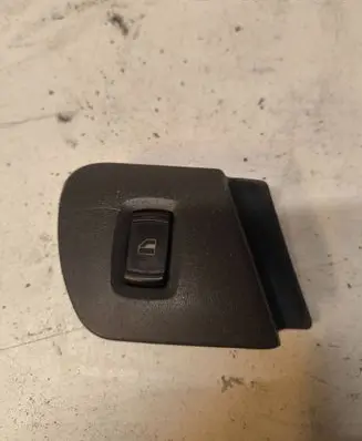 Skoda Octavia Mk1 (1U) Electric window control switch 1U1867186A