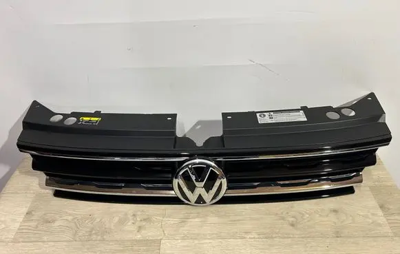 Volkswagen Tiguan Front bumper upper radiator grill 5NA853653