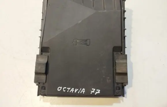 Skoda Octavia Mk2 (1Z) Fuse box cover 1K0937132F