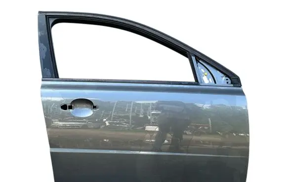 Volvo V70 Front door