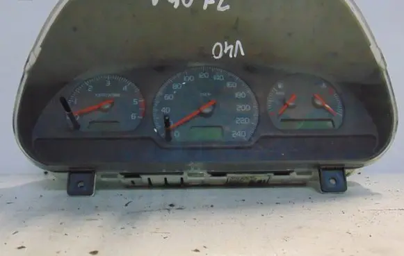 Volvo S40, V40 Speedometer (instrument cluster) 30889706