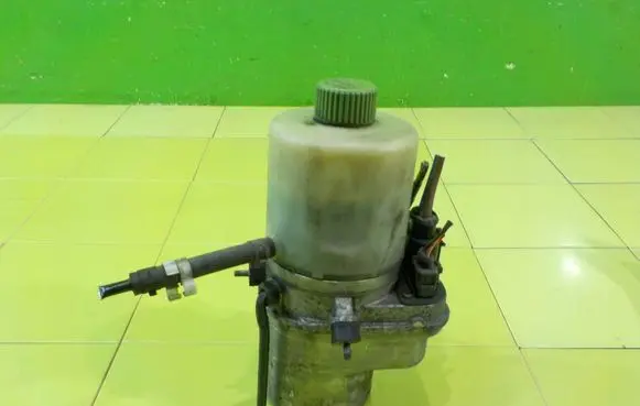 Volkswagen Polo V 6R Power steering pump JER162