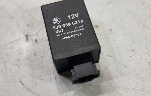 Skoda Fabia Mk2 (5J) Glow plug pre-heat relay 5J0959631A