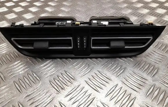 Porsche Macan (95B) Dash center air vent grill 95B819110E