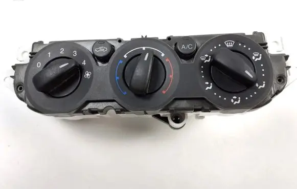 Ford Focus Climate control unit 3M5T19980AD E509E325539U176