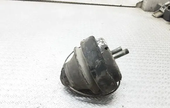 Volvo S80 Engine mount bracket 9161142