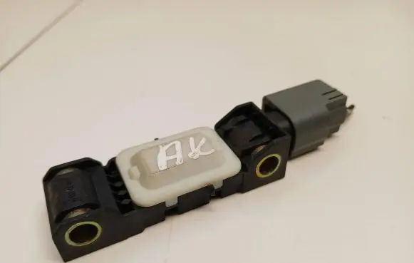 Jeep Grand Cherokee (WK) Airbag deployment crash/impact sensor 04671779AC 1190302995 170706