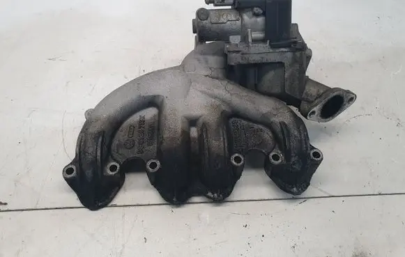 Volkswagen PASSAT B6 Intake manifold 03G129713K