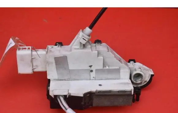 Peugeot 407 Front door lock 