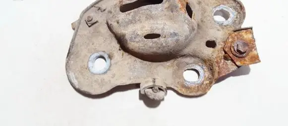 Volvo S80 Engine mounting bracket