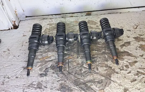 Volkswagen PASSAT B5.5 Fuel injectors set 038130073AR 0414720214