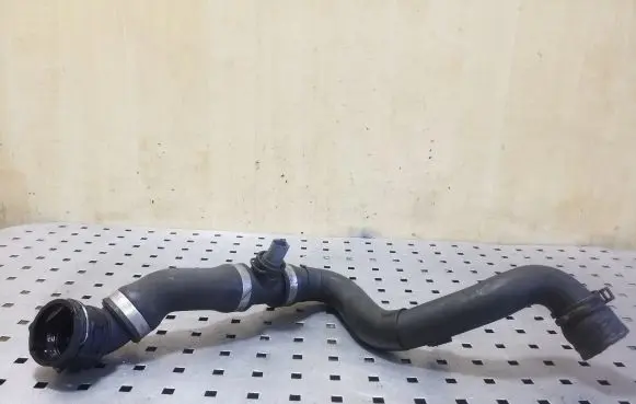 Volkswagen Touareg II Engine coolant pipe/hose 7P6122051G 7L8121115 7L6122291AC