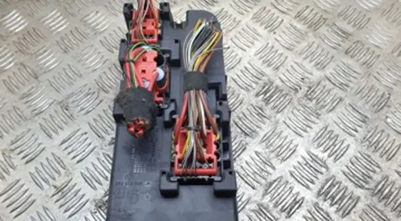 Opel Signum Fuse module 13240243 519171102