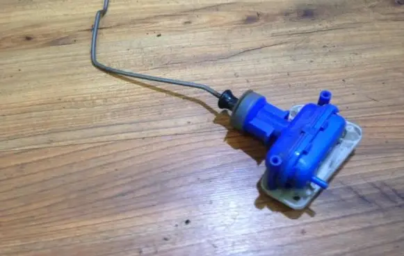 Audi 100 S4 C4 Central locking vacuum pump 893862153d