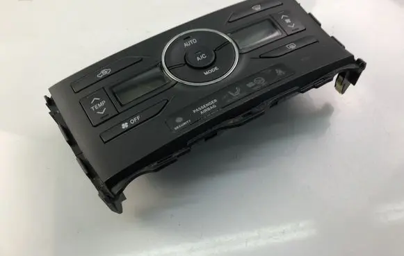 Toyota Auris 150 Climate control unit 5590002321
