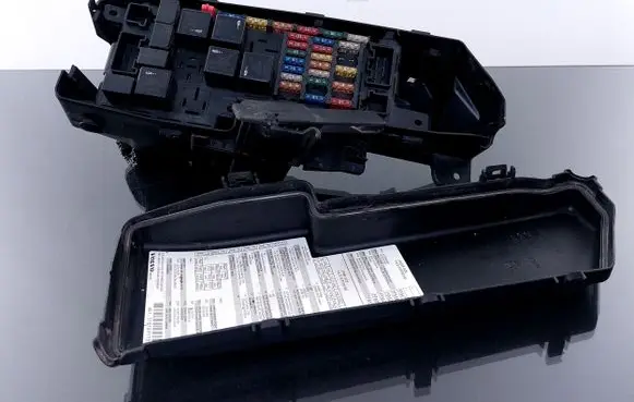 Volvo S60 Fuse box set 518787205 9494210 8678449