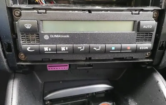 Volkswagen Golf IV Climate control unit