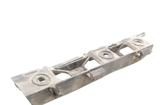 Volkswagen PASSAT B6 Front bumper mounting bracket 3C0807184