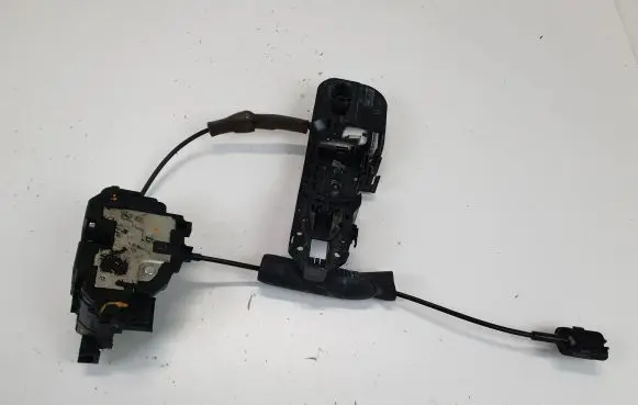 Renault Megane III Rear door lock 825030002R