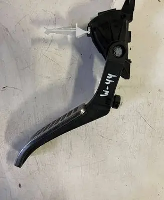Volkswagen Touareg II Accelerator throttle pedal 7L0723507D 6PV00802624