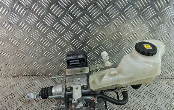Toyota C-HR I Master brake cylinder 4721010270