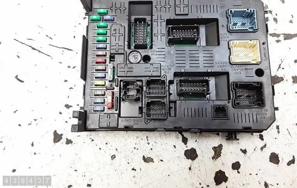 Peugeot 3008 I Fuse module 281164872