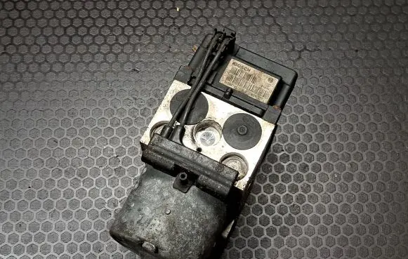Volkswagen PASSAT B5 ABS Pump 8E0614111AH