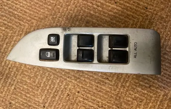 Lexus RX 330 - 350 - 400H Quarter vent window switch 8404048080