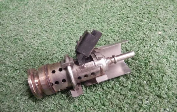 Peugeot Partner III AdBlue injector 9813930180