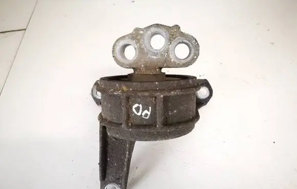 Engine mount bracket