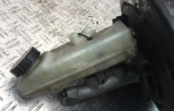 Renault Megane II Master brake cylinder